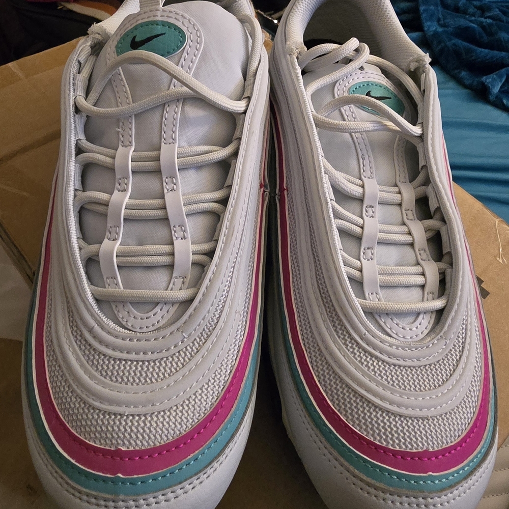 Nike White and Pink Air Max Sneakers with Signature Cushioning
